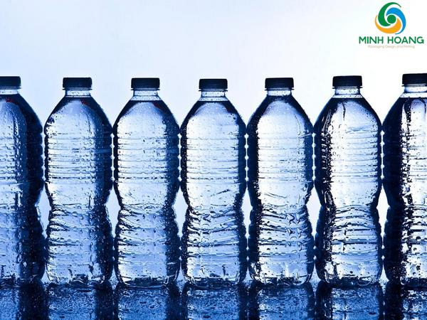 Tầm quan trọng của nhãn chai nước suối trong xây dựng thương hiệu và tiếp thị